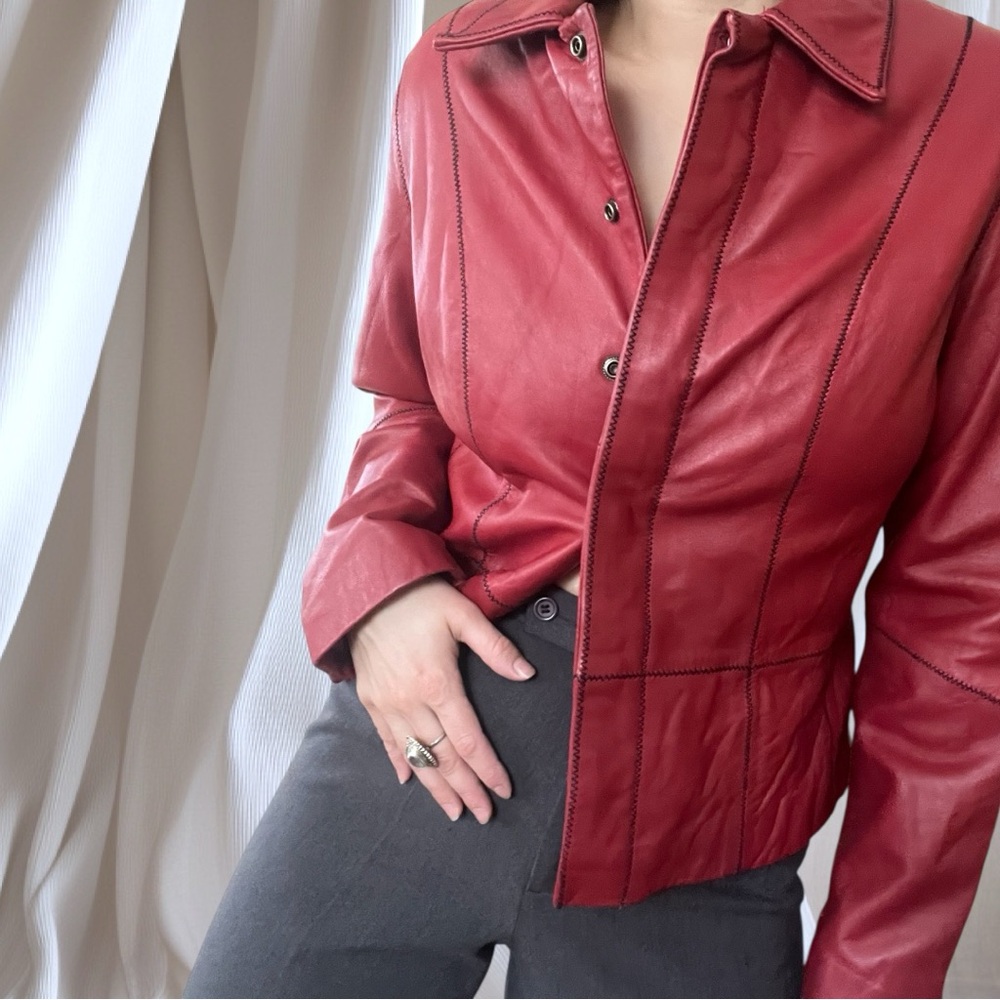 Burgundy Leather Jacket with Classic Collar and Sleek Silhouette